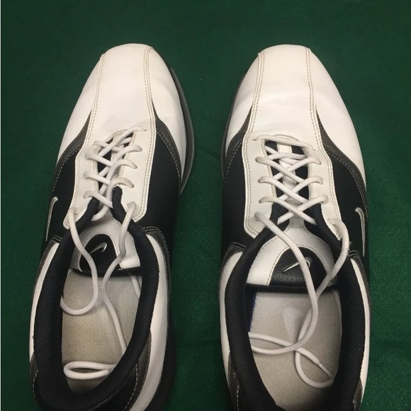 Nike black/white mens sz 9 leather golf shoes